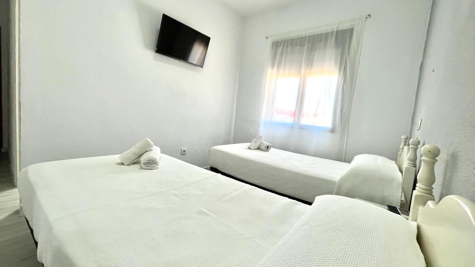 Hostal Carlos III Aldea Quintana Exteriör bild