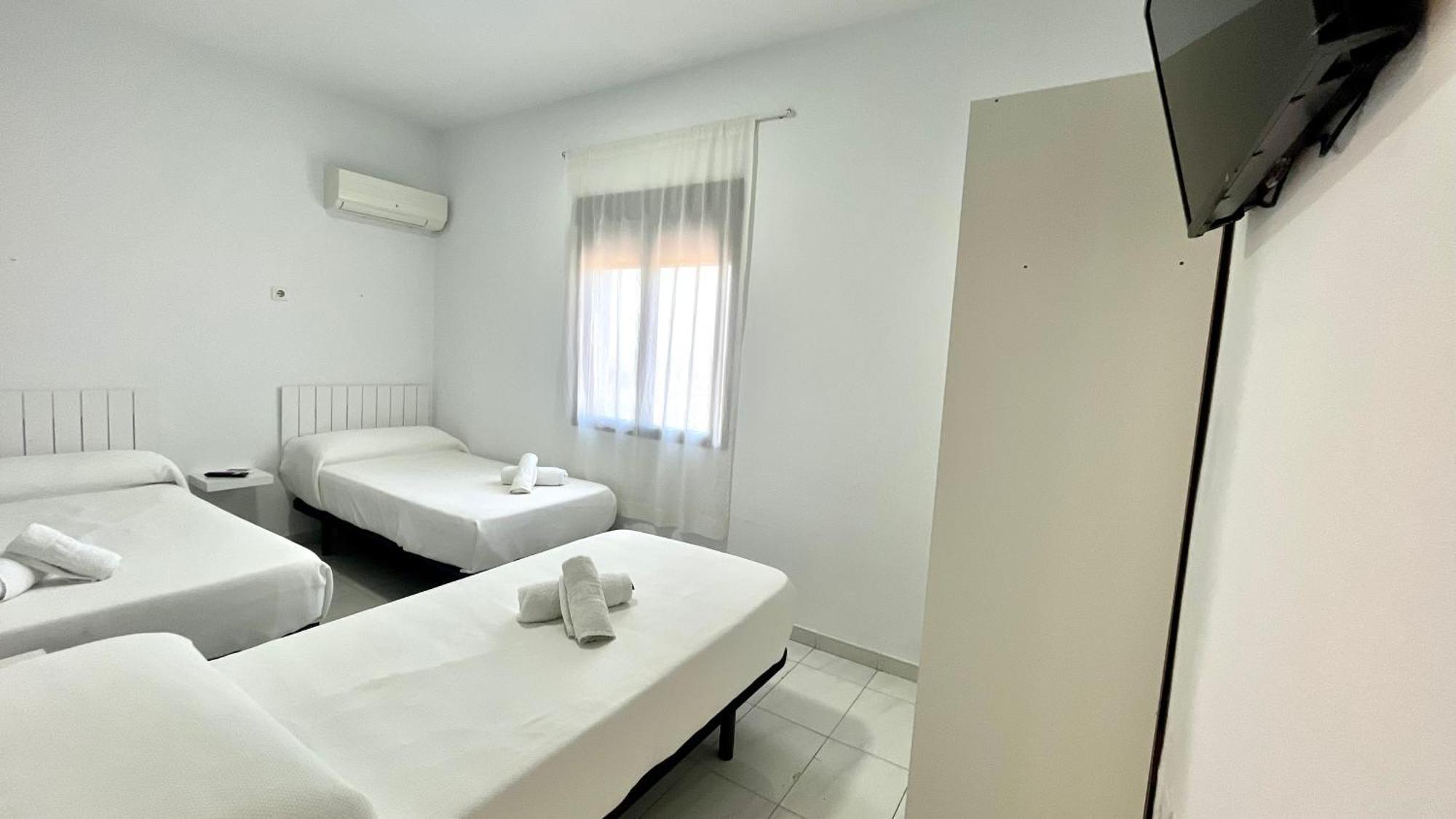 Hostal Carlos III Aldea Quintana Exteriör bild