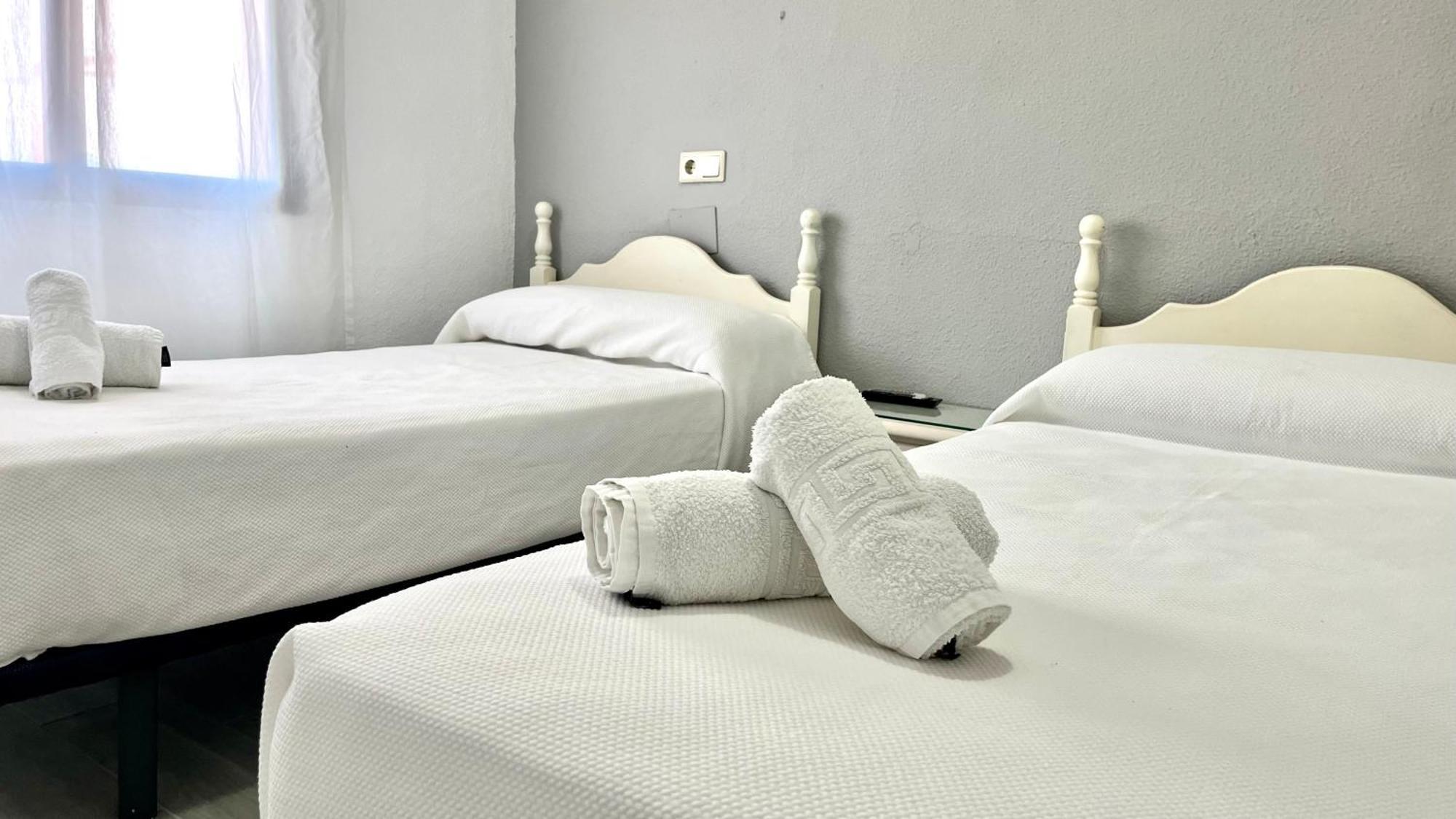 Hostal Carlos III Aldea Quintana Exteriör bild