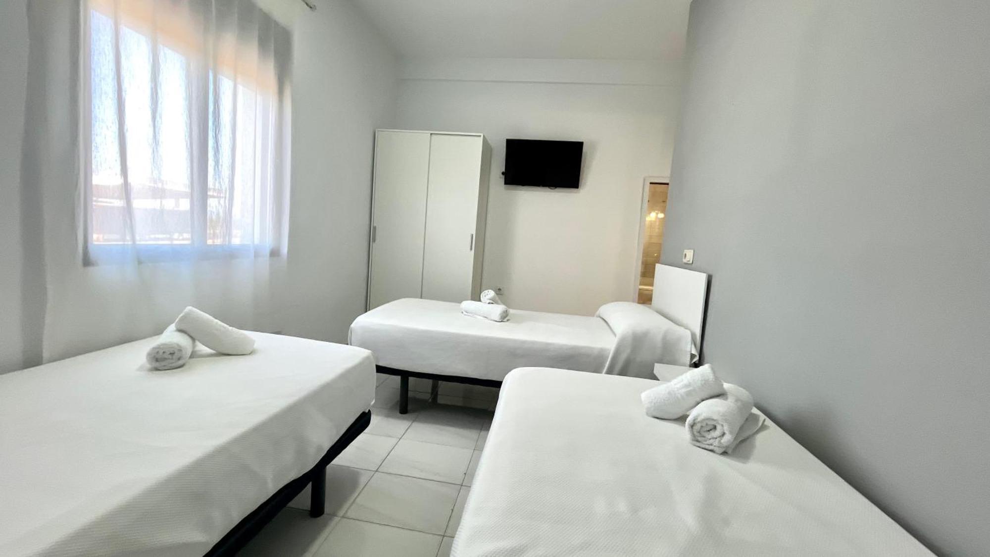 Hostal Carlos III Aldea Quintana Exteriör bild