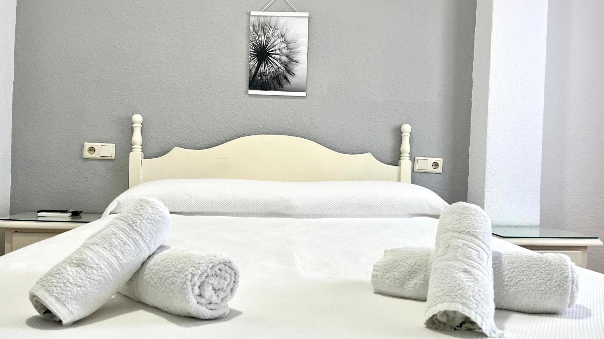 Hostal Carlos III Aldea Quintana Exteriör bild